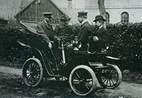 Schneverdinger Fotos – Kalender 2016 – Otto Griffel mit Automobil