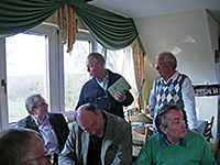 Klassentreffen 2013<br/>v. li. sitzend: Dieter Dehne (geb. Müller), Dieter Born, Hartmut Scheibel stehend: Herbert Ruttkowski, Gerhard Rosebrock